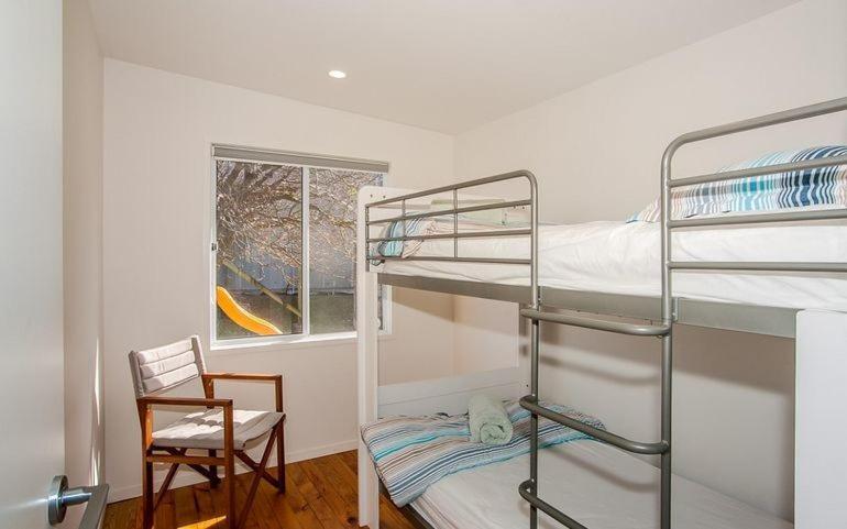 Shoreside - Tutukaka Holiday Home 외부 사진